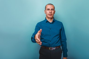 a  man can not see the person pulls a hand shake  on a gray back