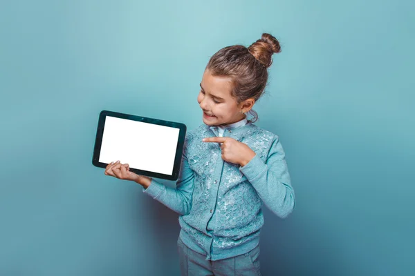 Teenie-Mädchen von europäischem Aussehen sieben Jahre zeigt einen Finger auf t — Stockfoto