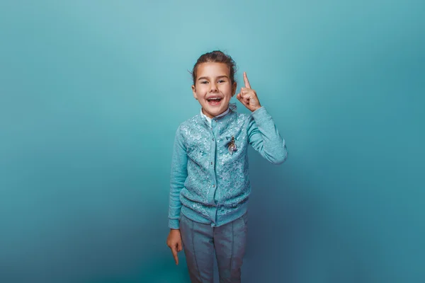 Teen girl of European appearance seven  years, the idea has rais — Stock Photo, Image