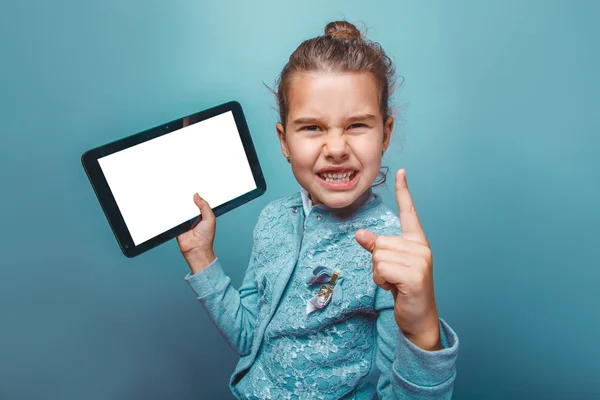 Menina adolescente de aparência europeia sete anos mostra um dedo para cima t — Fotografia de Stock