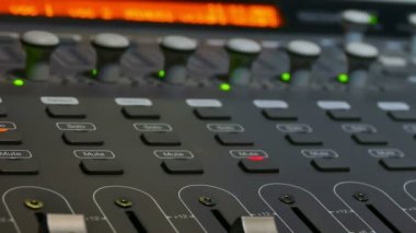 Man kol Mikser uzak stüdyo müzik müzisyen getirir konsol