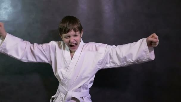 Karate boy kid screaming success teenager victory rejoices — Stock Video