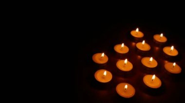 Mum kokulu romantik gece natürmort yangın mum yakmak