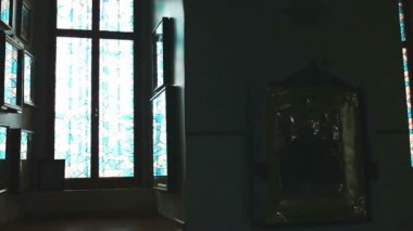 pencere din karanlık kilise mozaik güneş ışığı altında
