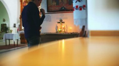 adamı brunet din inanç kilise dua dua