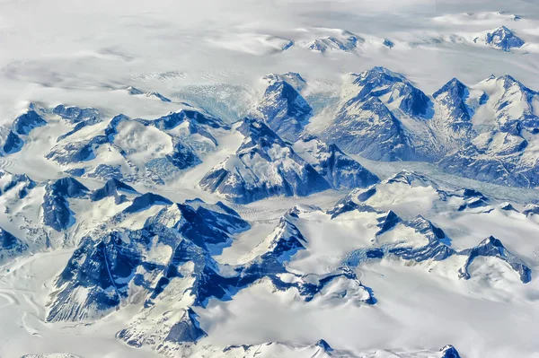 Groenland vanuit het vliegtuig venster — Stockfoto