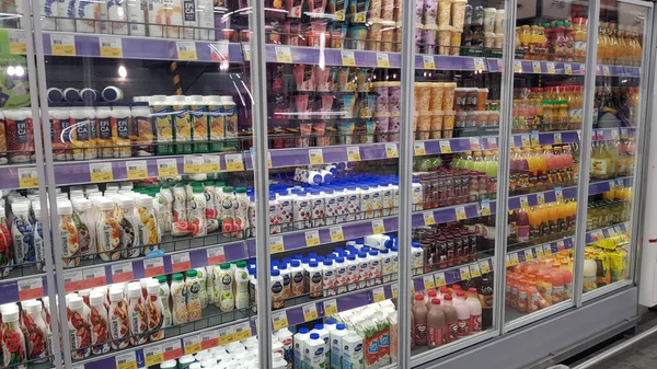 Rusland Petersburg 2020 Yogurts Een Plank Een Supermarkt Tijdens Coronavirusepidemie — Stockfoto