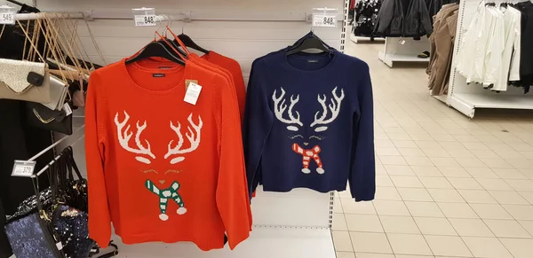러시아 상트페테르부르크 2018 크리스마스 스웨터 슈퍼마켓 — 스톡 사진