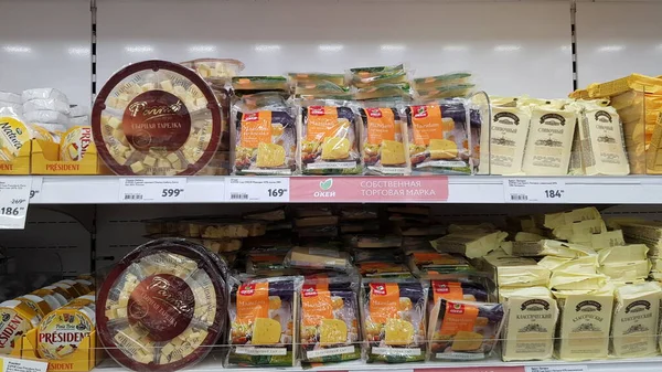 Russland Petersburg 2020 Käse Supermarktregal — Stockfoto