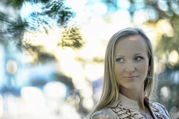 Portret Van Jarige Blonde Vrouw Park — Stockfoto