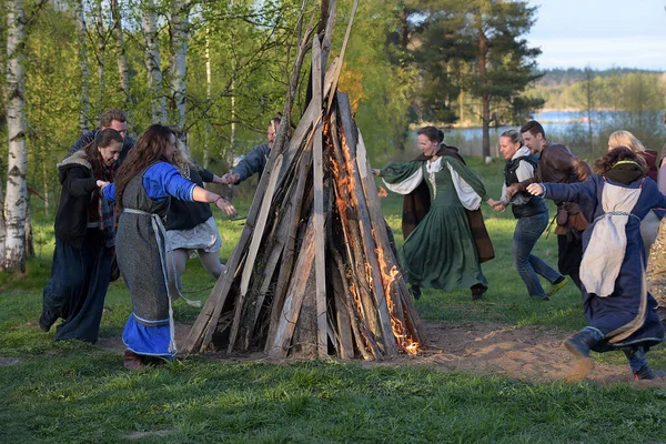 Svargas Russland 2016 Festival Der Mittelalterlichen Kultur Maibaum Fans Der — Stockfoto