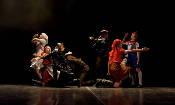 San Pietroburgo Russia 2015 Gruppo Danza Bambini Danza Lenin Così — Foto Stock