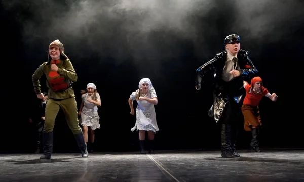 São Petersburgo Rússia 2015 Conjunto Dança Infantil Dança Lenine Tão — Fotografia de Stock