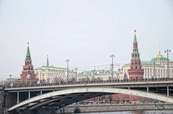 Rusland Moskou 2018 Brug Zicht Moskouse Rivier Torens Van Het — Stockfoto