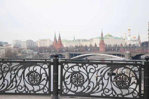 Russia Moscow 2018 Bridge View Moscow River Kremlin Tower — стокове фото