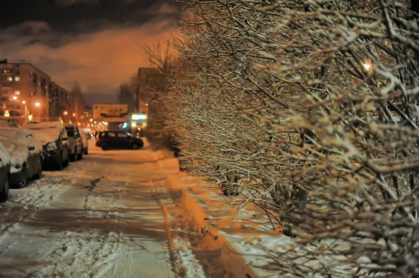 Oroszország Szentpétervár 2018 Város Alvóterülete Téli Hóesés Után Esti Fényekben — Stock Fotó