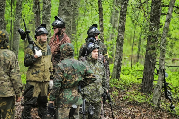 São Petersburgo Rússia 2016 Jogadores Paintball Plena Marcha Campo Tiro — Fotografia de Stock