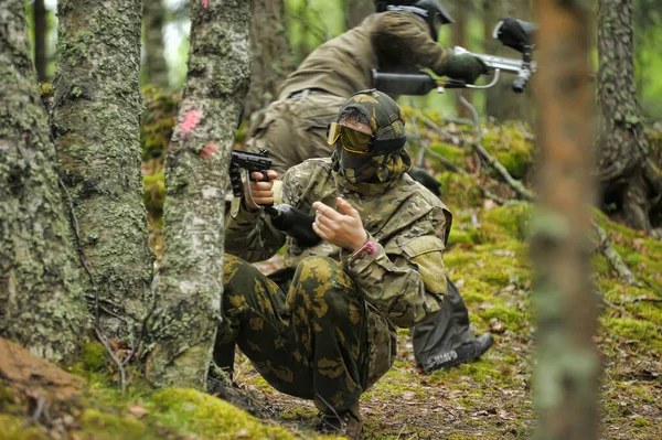 Αγία Πετρούπολη Ρωσία 2016 Παίκτες Paintball Πλήρη Ταχύτητα Στο Σκοπευτήριο — Φωτογραφία Αρχείου