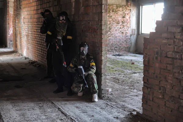 São Petersburgo Rússia 2016 Jogadores Paintball Plena Marcha Campo Tiro — Fotografia de Stock