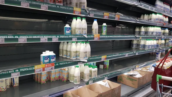 Russia San Pietroburgo 2021 Prodotti Lattiero Caseari Supermercato Durante Epidemia — Foto Stock