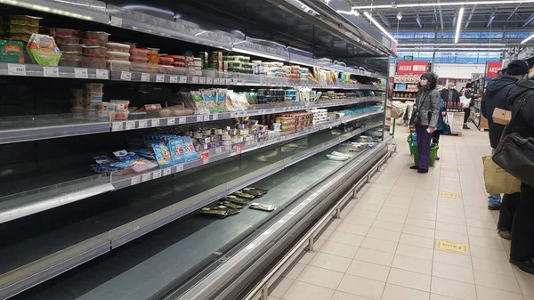 Russia San Pietroburgo 2021 Scaffali Nel Supermercato Durante Epidemia Coronavirus — Foto Stock