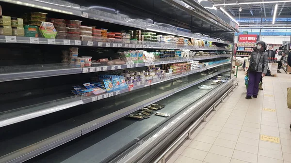 Russia San Pietroburgo 2021 Scaffali Nel Supermercato Durante Epidemia Coronavirus — Foto Stock
