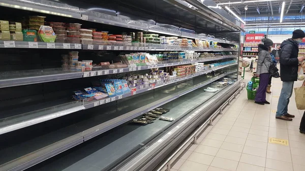 Russia San Pietroburgo 2021 Scaffali Nel Supermercato Durante Epidemia Coronavirus — Foto Stock