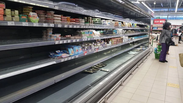 Russia San Pietroburgo 2021 Scaffali Nel Supermercato Durante Epidemia Coronavirus — Foto Stock