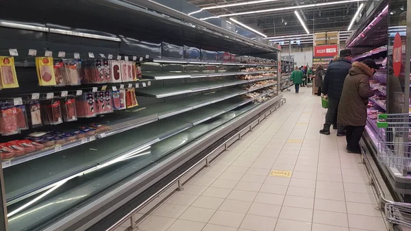 Rusia San Petersburgo 2021 Estantes Supermercado Durante Epidemia Coronavirus —  Fotos de Stock