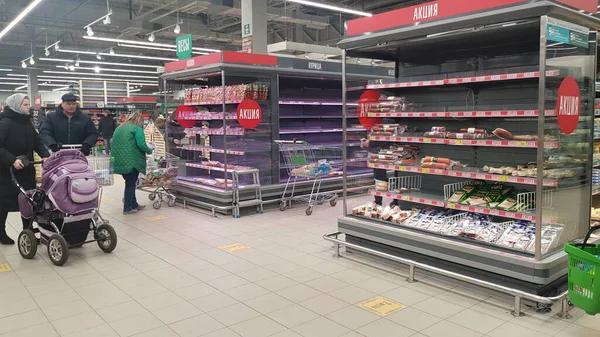 Russia San Pietroburgo 2021 Scaffali Nel Supermercato Durante Epidemia Coronavirus — Foto Stock