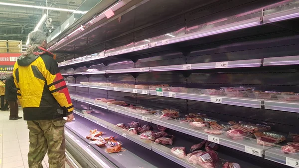 Rosja Sankt Petersburg 2021 Półki Supermarkecie Podczas Epidemii Koronawirusów — Zdjęcie stockowe