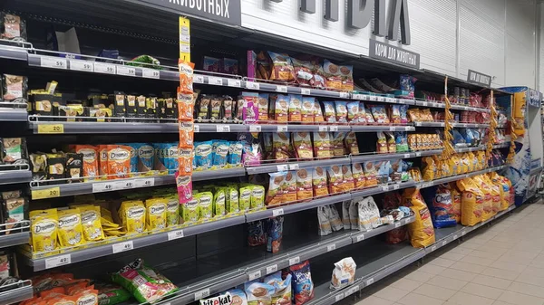 Rusland Petersburg 2021 Kattenvoer Supermarkt Tijdens Coronavirusepidemie — Stockfoto