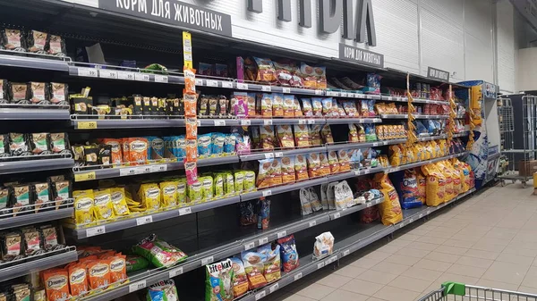 Rusland Petersburg 2021 Kattenvoer Supermarkt Tijdens Coronavirusepidemie — Stockfoto