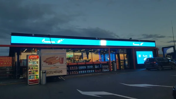 Rusia San Petersburgo 2020 Gazpromneft Estación Servicio Luz Noche — Foto de Stock