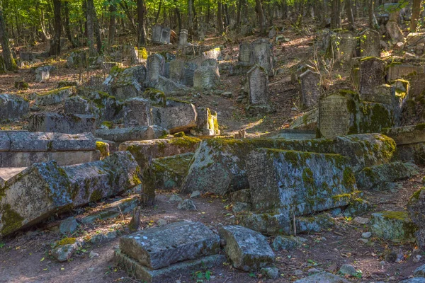 Bakhchisarai Krym Rosja Sierpnia 2020 Ruiny Cmentarza Karaitów Pobliżu Chufut — Zdjęcie stockowe