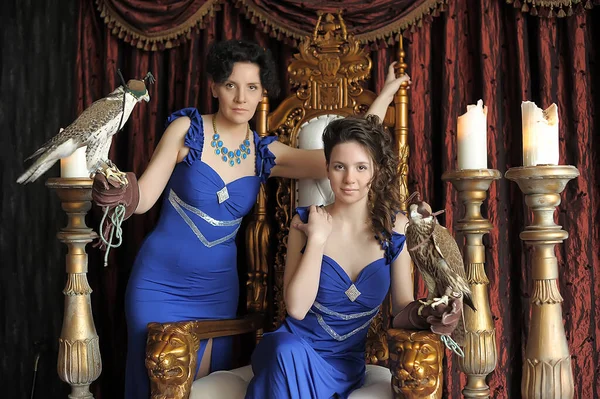 Two Brunette Women Princess Queen Blue Dress Falcon Throne — Stock Photo, Image