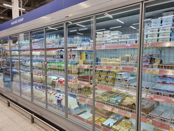 Rússia São Petersburgo 2021 Produtos Lácteos Prateleiras Supermercados — Fotografia de Stock