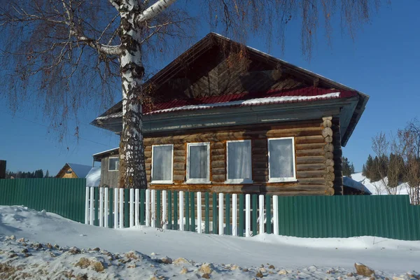 Rusia Izhevsk 2021 Casa Madera Pueblo Ruso Invierno —  Fotos de Stock