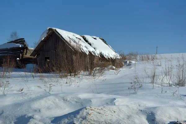 Ρωσία Izhevsk 2021 Ξύλινο Σπίτι Στο Ρωσικό Χωριό Χειμώνα — Φωτογραφία Αρχείου