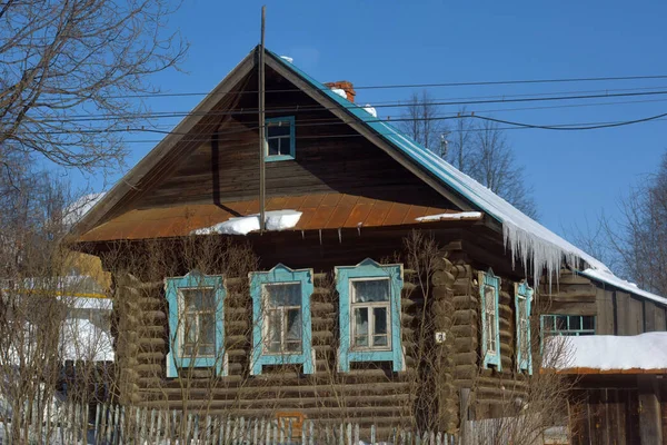 Rusko Iževsk 2021 Dřevěný Dům Ruské Vesnici Zimě — Stock fotografie