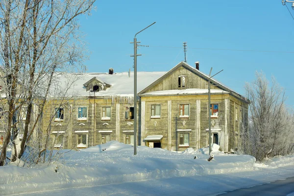 Rusland Vorkuta 2021 Oud Houten Huis Sneeuwschuivers Winter — Stockfoto