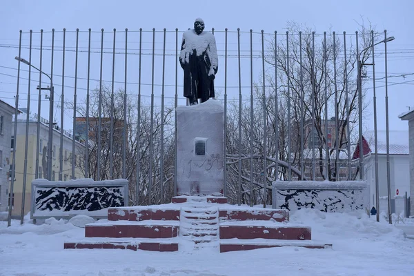 Россия Воркута 2021 Памятник Ленину Мороз Зимой — стоковое фото