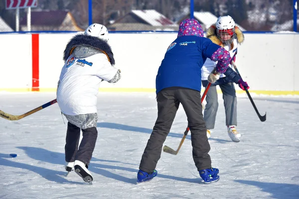 Rússia Kechevo 2021 Jogando Hóquei Gelo Uma Pista Gelo Livre — Fotografia de Stock