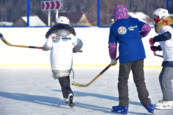 Rússia Kechevo 2021 Jogando Hóquei Gelo Uma Pista Gelo Livre — Fotografia de Stock