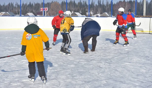 Rusia Kechevo 2021 Jugando Hockey Sobre Hielo Una Pista Hielo —  Fotos de Stock