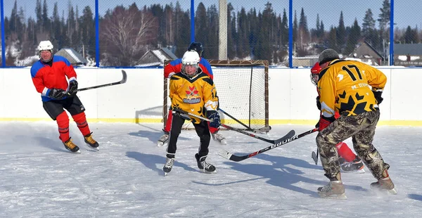 Rússia Kechevo 2021 Jogando Hóquei Gelo Uma Pista Gelo Livre — Fotografia de Stock