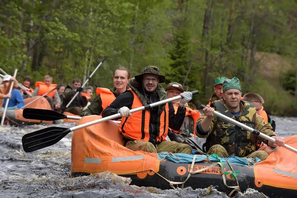 Karelia Region Russland 2016 Touristen Rafting Auf Einem Aufblasbaren Floß — Stockfoto