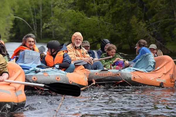 Região Karelia Rússia 2016 Rafting Turístico Uma Balsa Inflável Rio — Fotografia de Stock