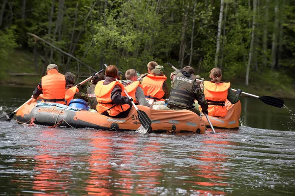 Região Karelia Rússia 2016 Rafting Turístico Uma Balsa Inflável Rio — Fotografia de Stock