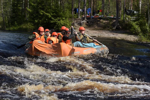 Regione Karelia Russia 2016 Rafting Turistico Gommone Sul Fiume Dalle — Foto Stock